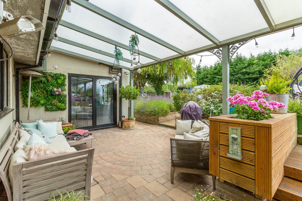 Covered patio 5