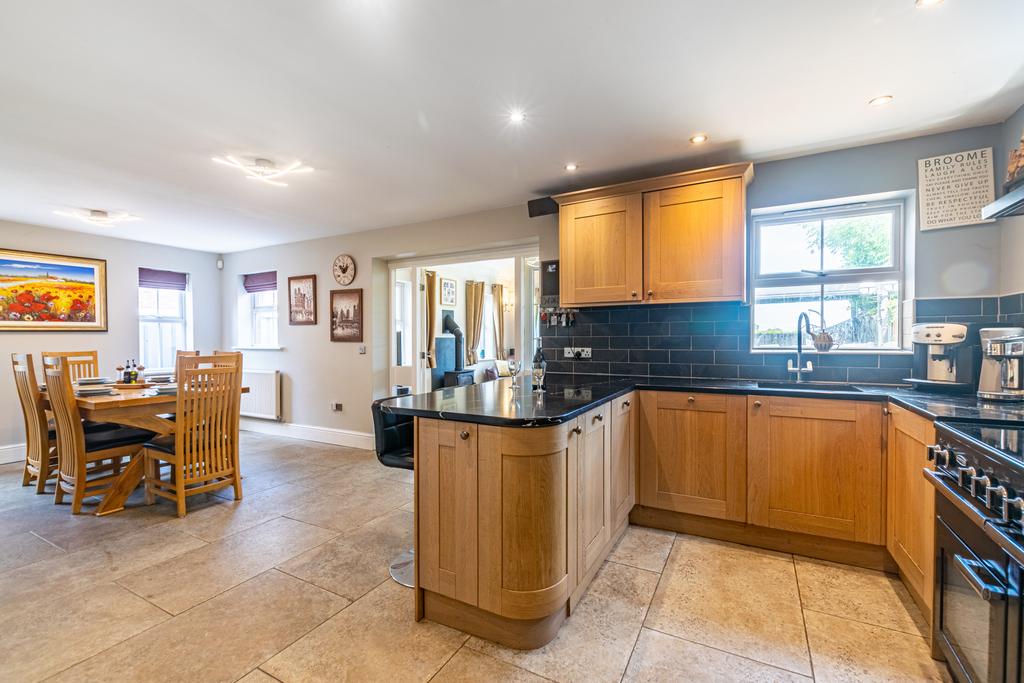 North Duffield, Selby YO8 6 bed detached house for sale £500,000