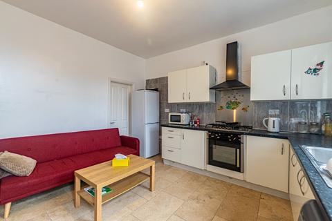 98 Harlech Road, Leeds, LS11 7DG