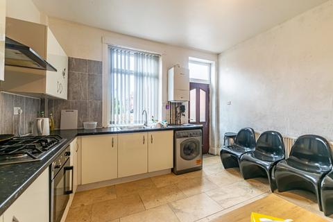 98 Harlech Road, Leeds, LS11 7DG