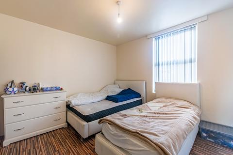 98 Harlech Road, Leeds, LS11 7DG