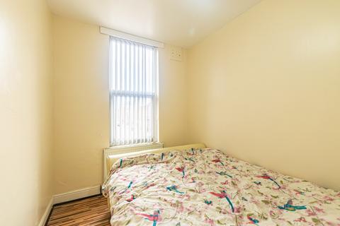 98 Harlech Road, Leeds, LS11 7DG