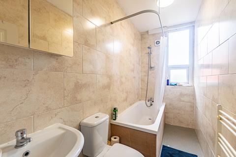 98 Harlech Road, Leeds, LS11 7DG