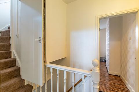 98 Harlech Road, Leeds, LS11 7DG