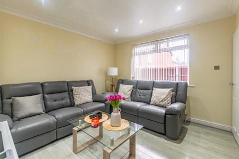 2 bedroom semi-detached house for sale, Leeds LS9