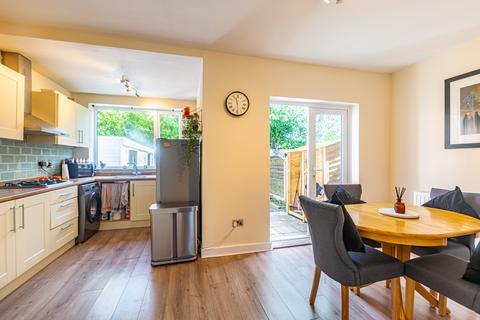 16 Parkland Gardens, Leeds, LS6 4PG