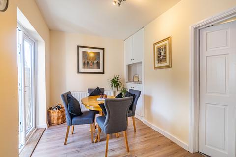 16 Parkland Gardens, Leeds, LS6 4PG