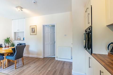 16 Parkland Gardens, Leeds, LS6 4PG