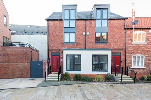 3 bedroom townhouse for sale, Horners Square, Hull HU1