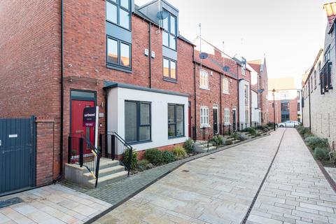 3 bedroom townhouse for sale, Horners Square, Hull HU1