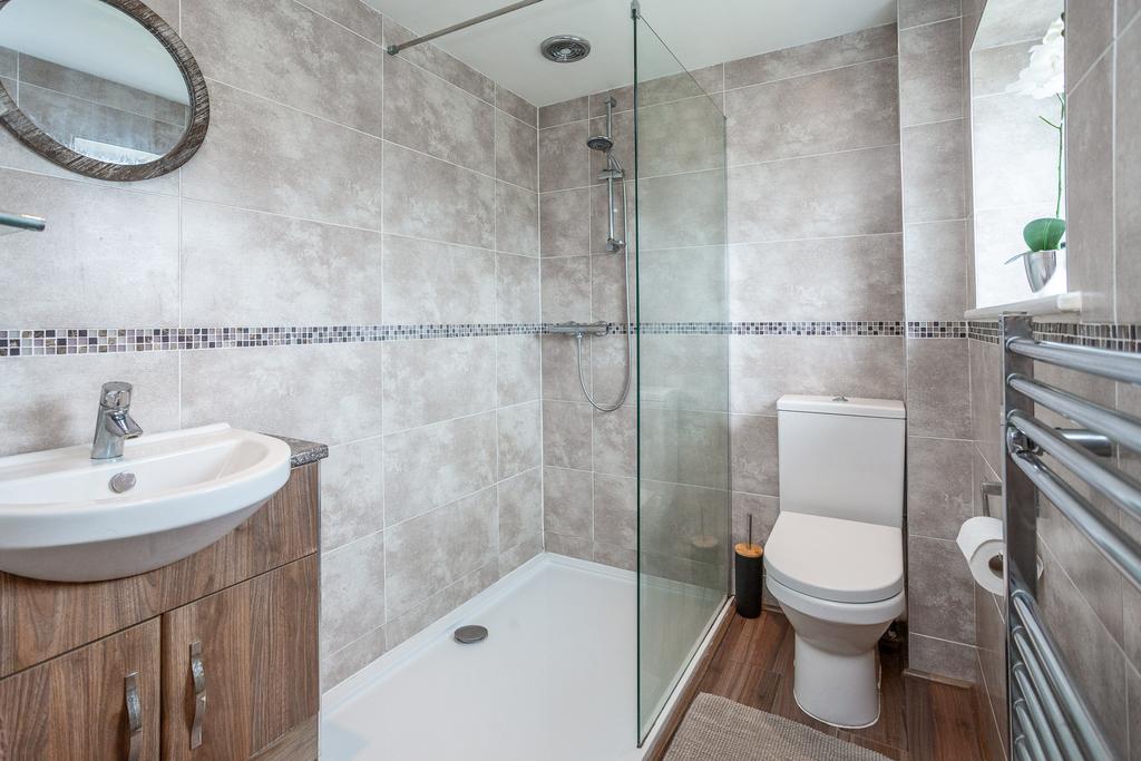 Bedroom 1 ensuite a
