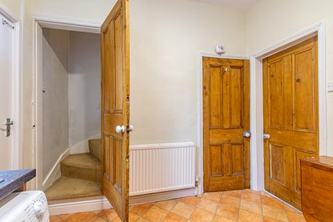16 Heddon Place, Leeds, LS6 4EL