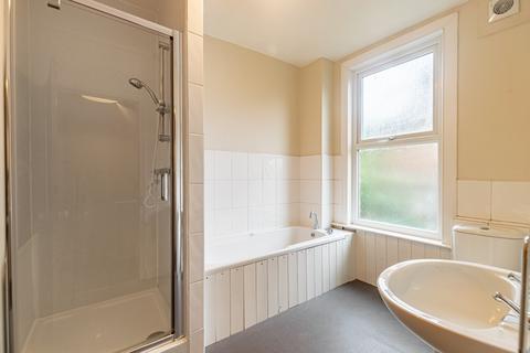 16 Heddon Place, Leeds, LS6 4EL