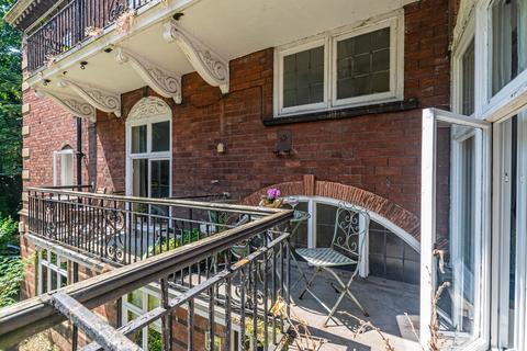 Flat 19, Grange Court North Grange Mount, Leeds, LS6 2BZ