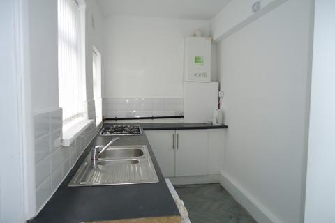 4 bedroom apartment to rent, Top Moor Side, Leeds LS11