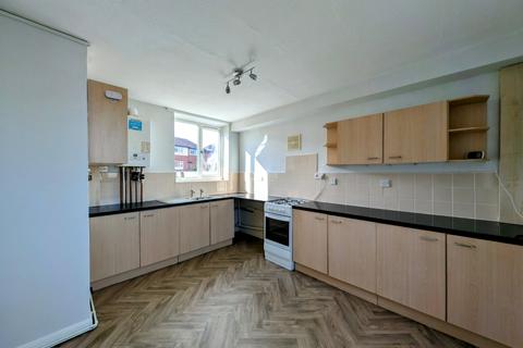 2 bedroom semi-detached house to rent, Hastings Crescent, Castleford, West Yorkshire, WF10