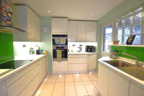 4 bedroom chalet for sale, Newton Hall Gardens, Rochford