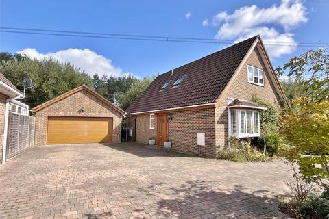 3 bedroom detached house for sale, Wisteria Drive, Verwood, Dorset, BH31