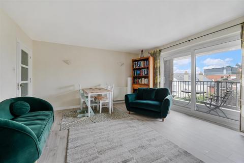 2 bedroom flat for sale, Savile Court, Wimbledon SW19