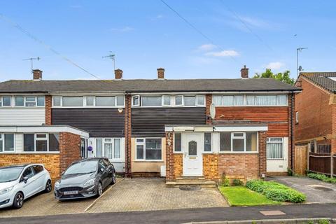 3 bedroom terraced house to rent, Great Grove, Bushey, WD23