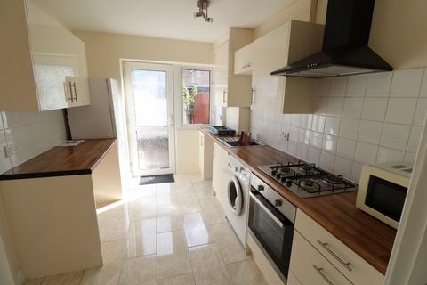 3 bedroom end of terrace house to rent, Little Lullaway, Basildon, Essex, SS15