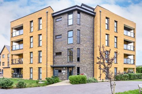 2 bedroom flat for sale, Tala Close, Surbiton, KT6