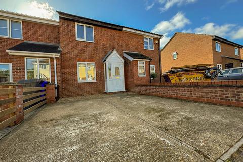 2 bedroom terraced house to rent, Warwick Drive, Bury St. Edmunds