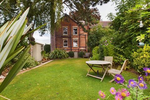 4 bedroom detached house for sale, Ashby Road, Burton-on-Trent