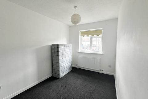 3 bedroom terraced house to rent, Horns Road, Newbury Park, Essex, IG2