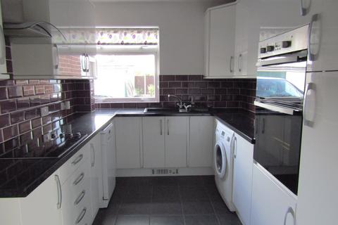 3 bedroom ground floor flat to rent, The Esplanade, Frinton-on-Sea CO13