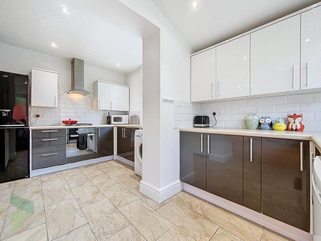 Fully Fitted Kitchen