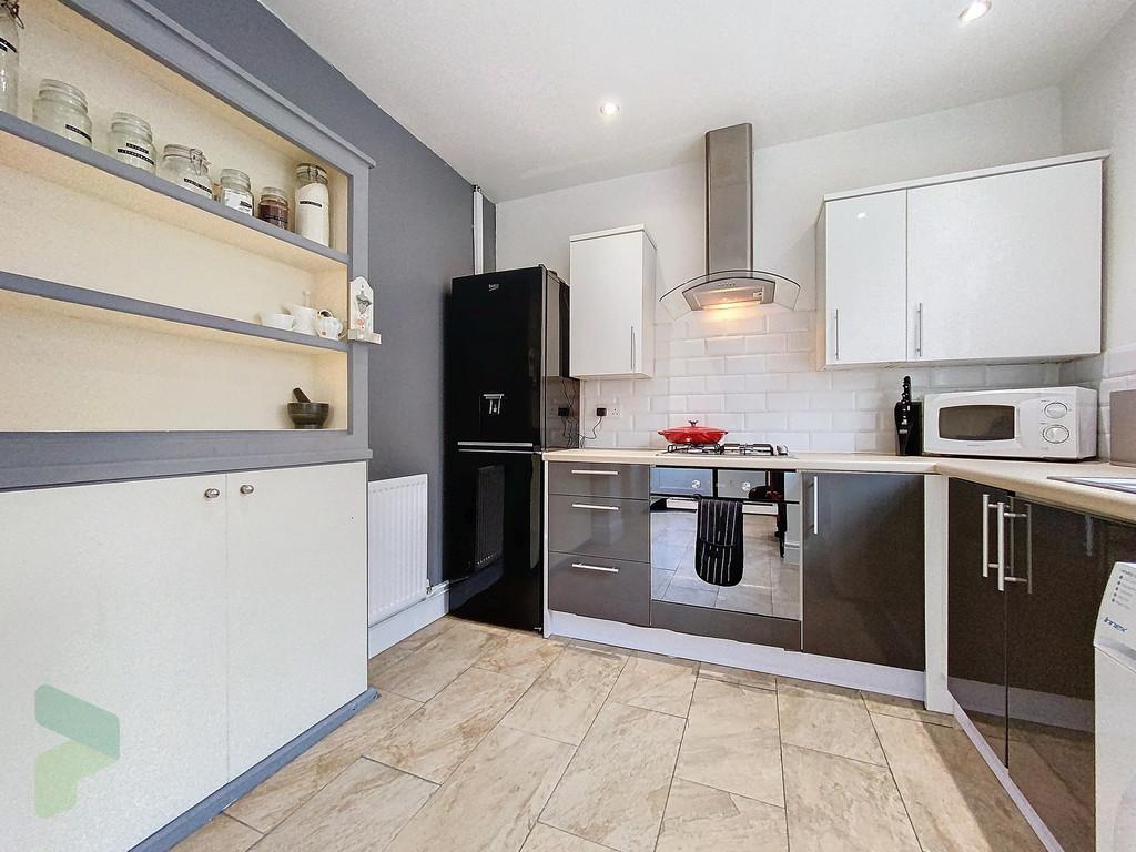 Fully Fitted Kitchen
