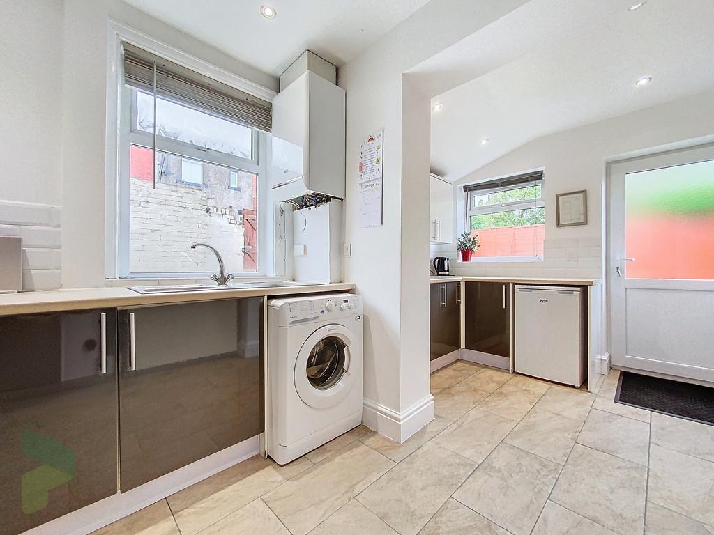 Fully Fitted Kitchen