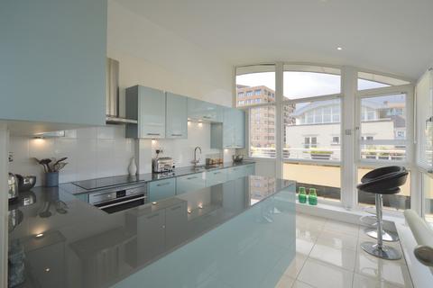 2 bedroom penthouse for sale, Sycamore House, Canada Water, SE16 6YR