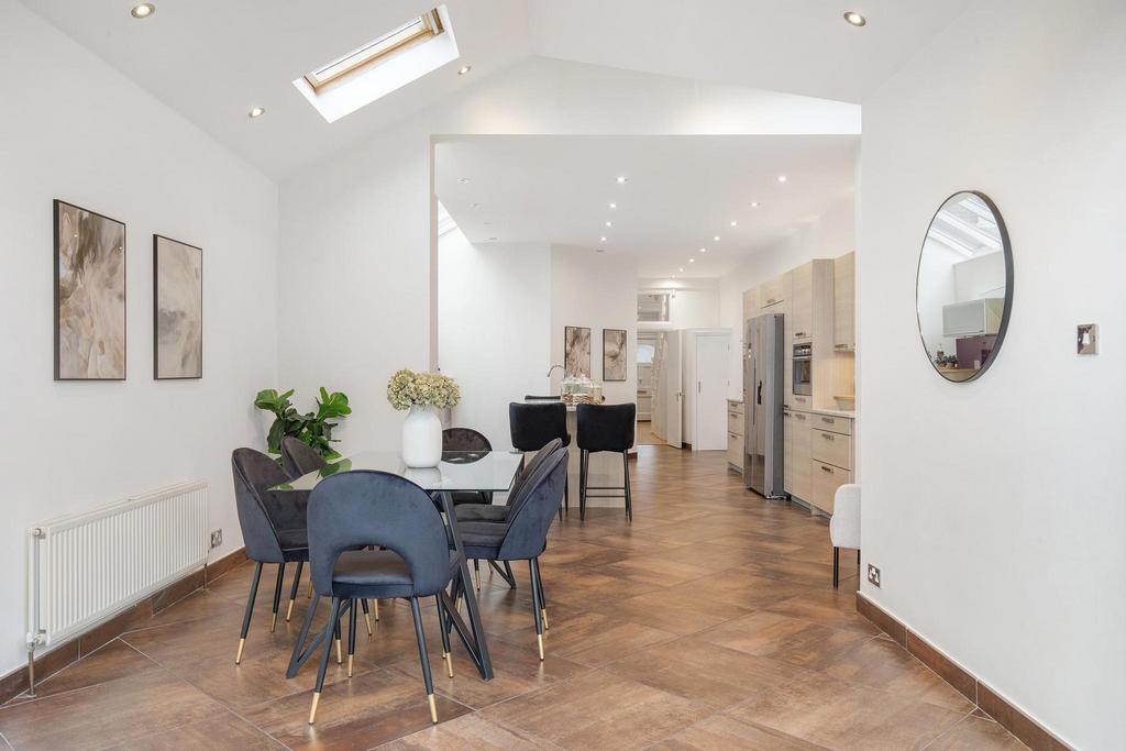 Kitchen   Dining Area