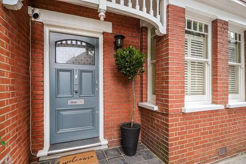 23 Lyncroft Gardens, London, W13 9PU