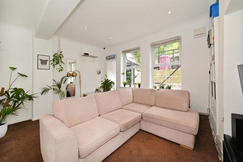 1 bedroom apartment for sale, Cadogan Terrace, London E9