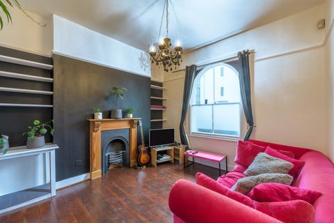 1 bedroom flat to rent, Mornington Crescent, Camden, London