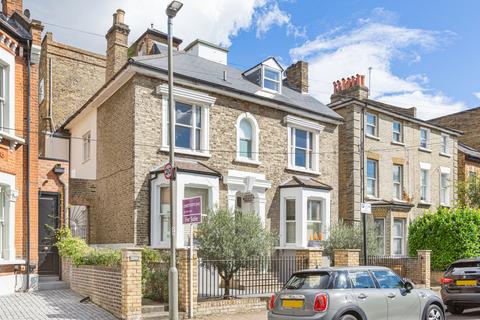 2 bedroom flat for sale, Ramsden Road, Clapham South, London