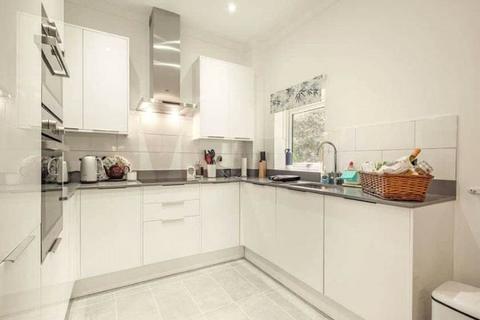 4 bedroom terraced house to rent, Printers Mews, London