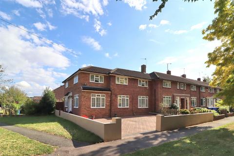 5 bedroom end of terrace house for sale, Wakehurst Path, Surrey GU21