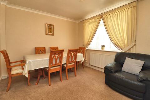 5 bedroom end of terrace house for sale, Wakehurst Path, Surrey GU21