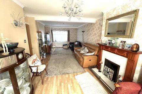 5 bedroom end of terrace house for sale, Central Avenue, Waltham Cross