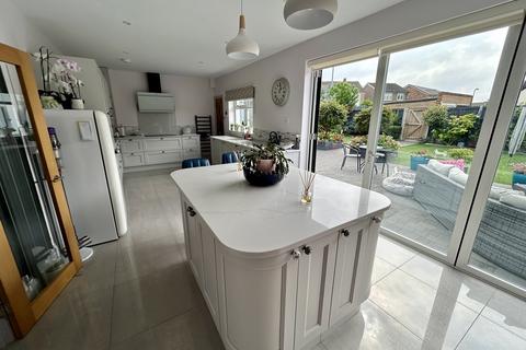 4 bedroom semi-detached house for sale, Windmill Close, Waltham Abbey