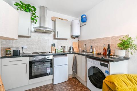 Studio to rent, Morning Lane, Hackney, London, E9