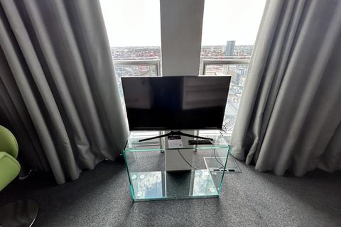 Studio to rent, Rotunda, Birmingham B2