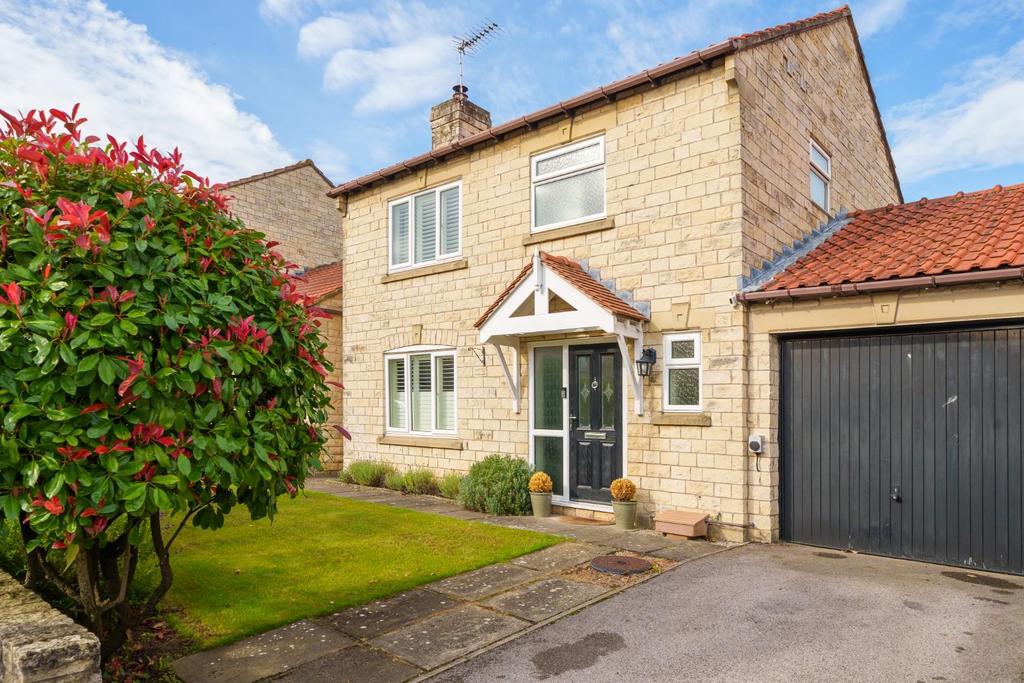 Milnthorpe Way, Bramham, Wetherby 3 bed house to rent £1,800 pcm (£
