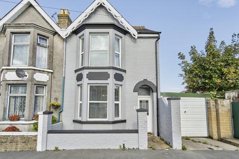 3 bedroom semi-detached house to rent, Gordon Road, Cowes