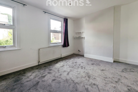 2 bedroom terraced house to rent, Totteridge Road