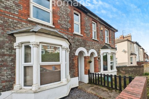 2 bedroom terraced house to rent, Totteridge Road